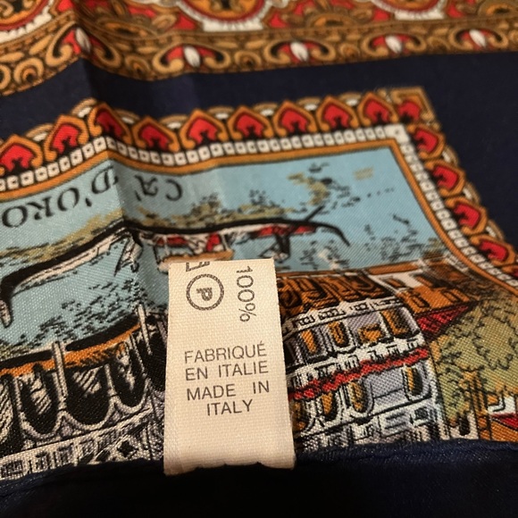 Italian scarf with pictures of Venice . 30x30 inches - Picture 3 of 4